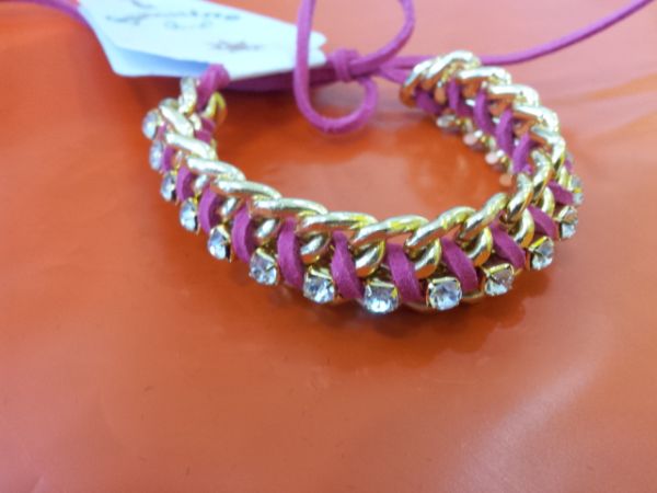 Pulseira Macrame Rosa com Dourado e Strass