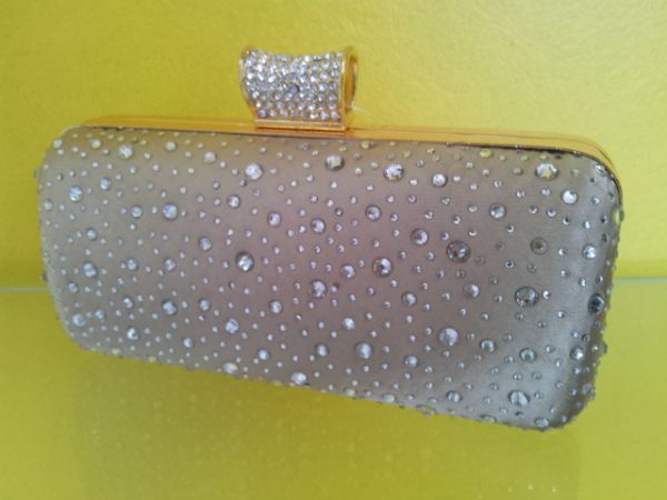 Bolsa clutch Dourada